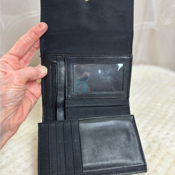 Kenneth Cole Reaction Black Leather Wallet - Picture 10 of 15